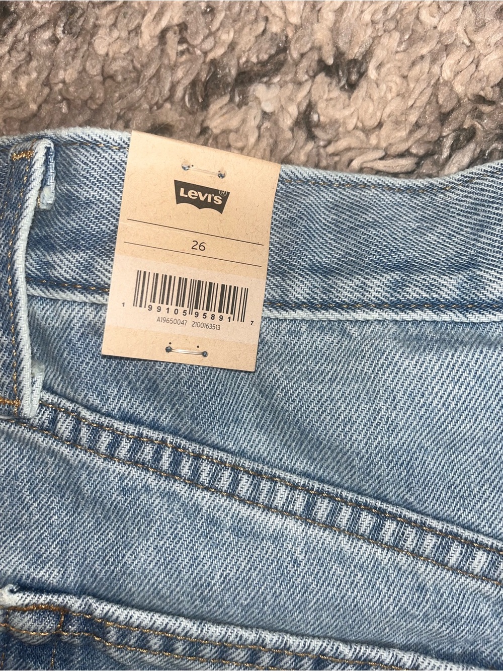 Levi's High-Waisted Mom Denim Shorts - Light Blue size 2 - Picture 4 of 5